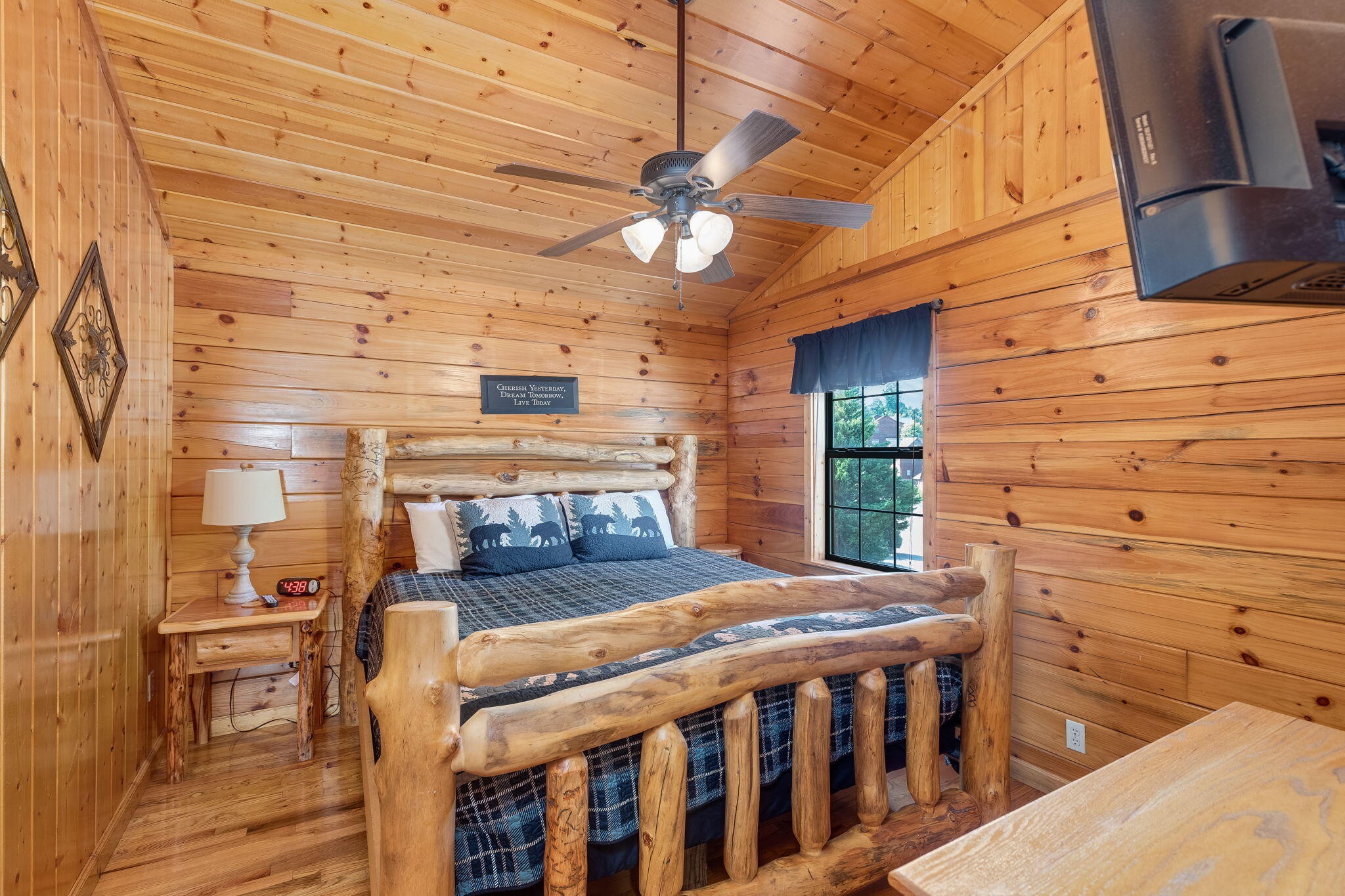1536 Bears Den Way
