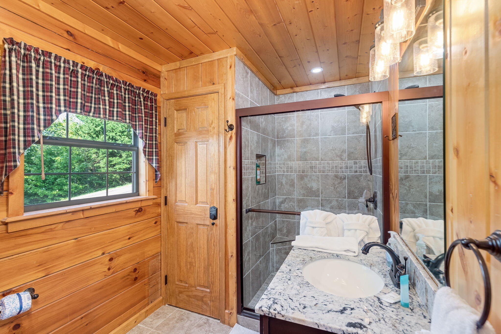 1536 Bears Den Way