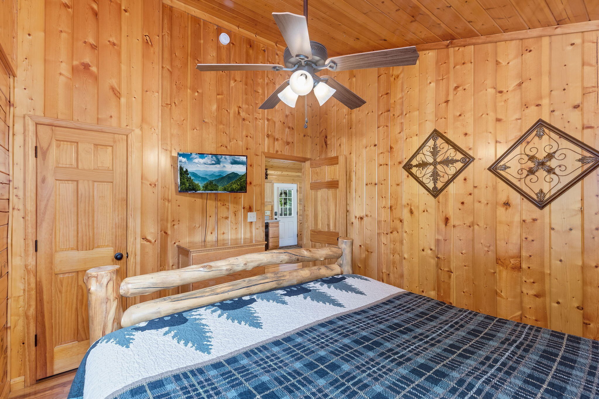 1536 Bears Den Way