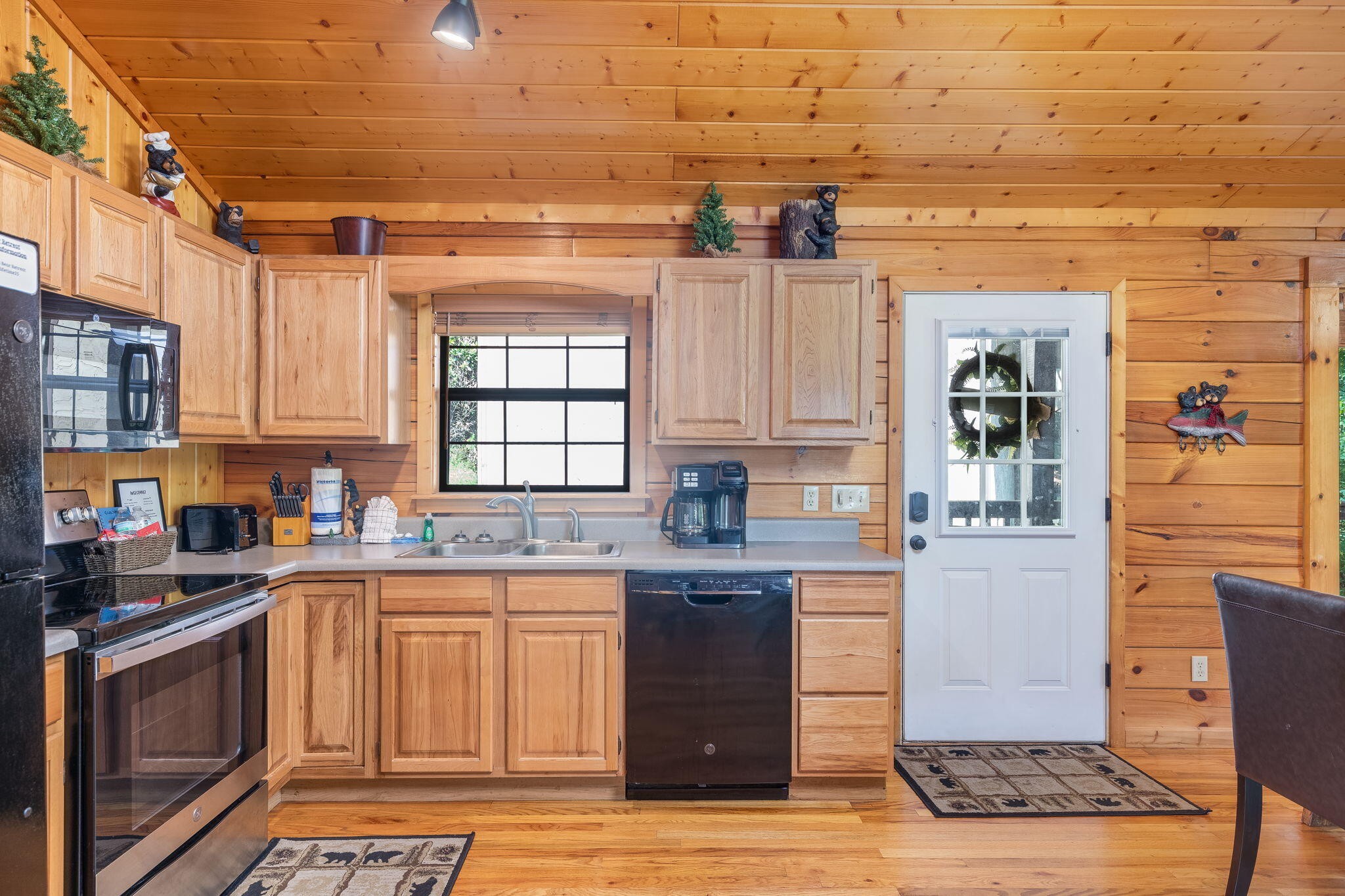 1536 Bears Den Way
