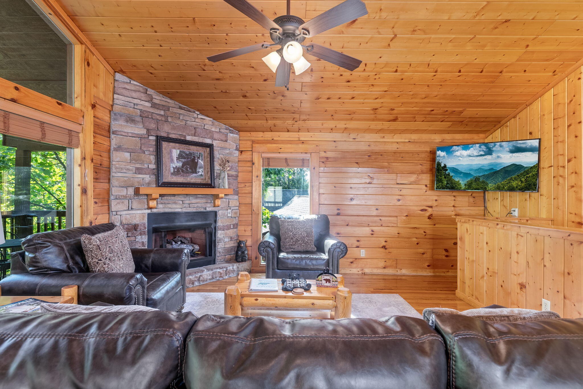 1536 Bears Den Way