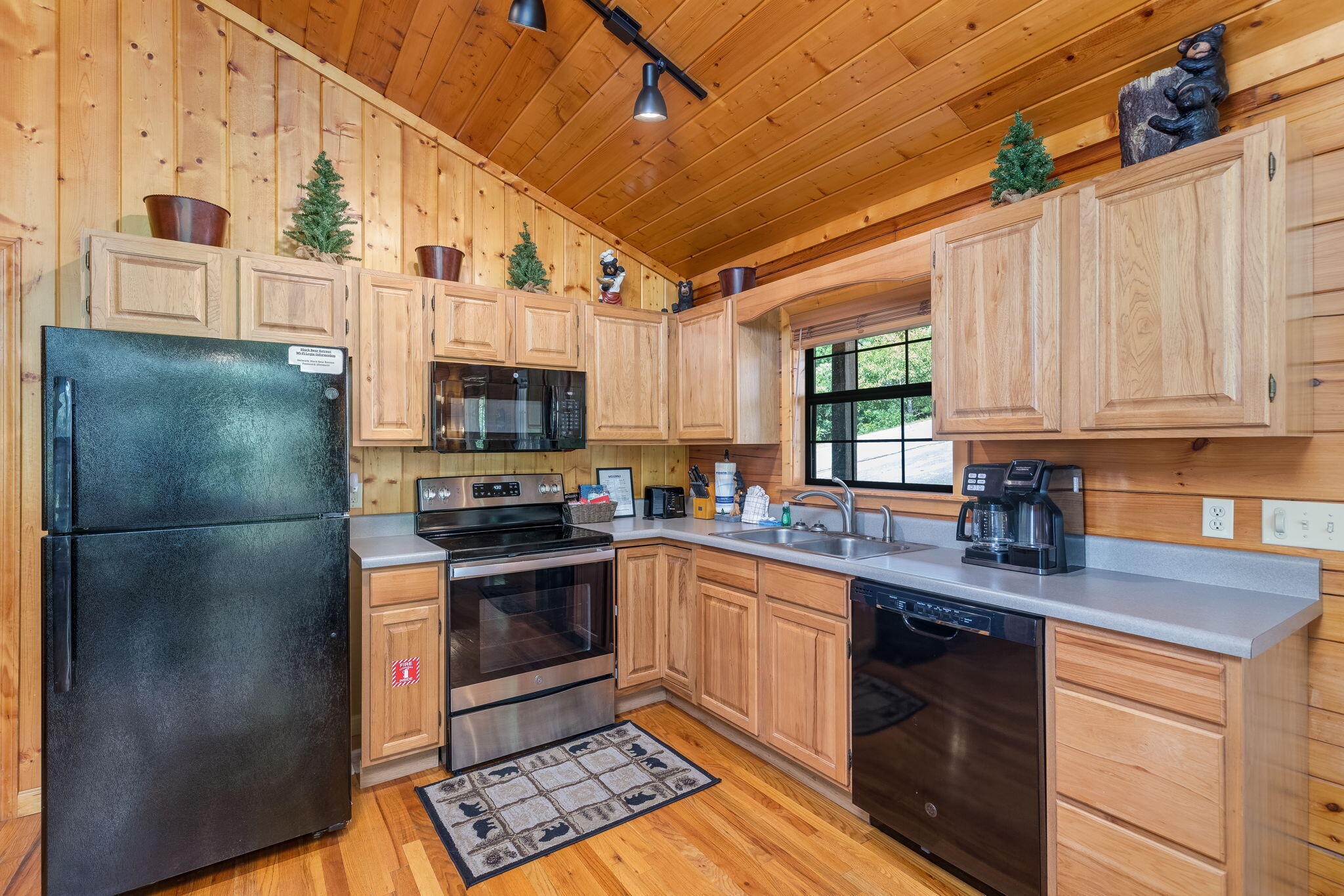 1536 Bears Den Way