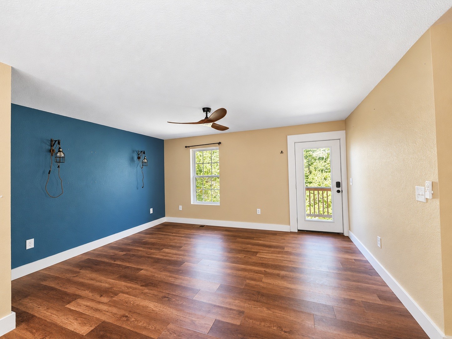 1210 Emerald Waters Dr