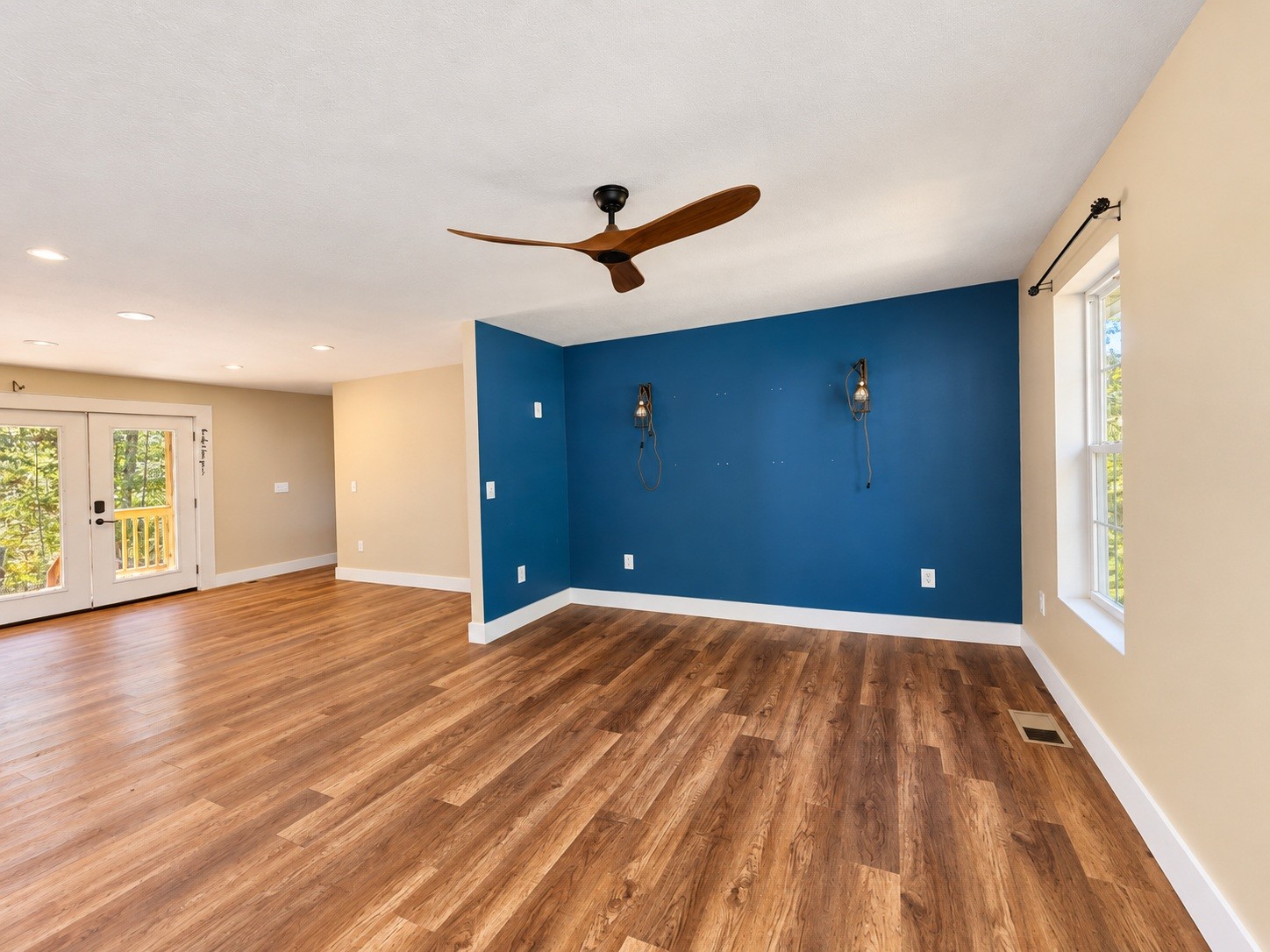 1210 Emerald Waters Dr