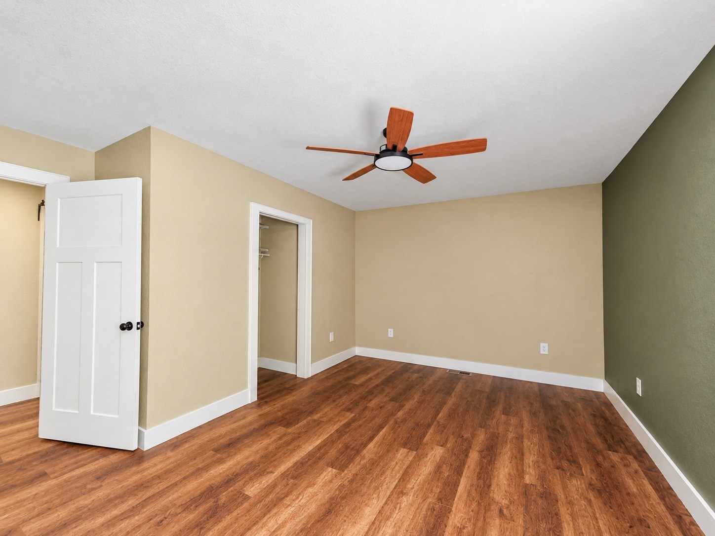 1210 Emerald Waters Dr