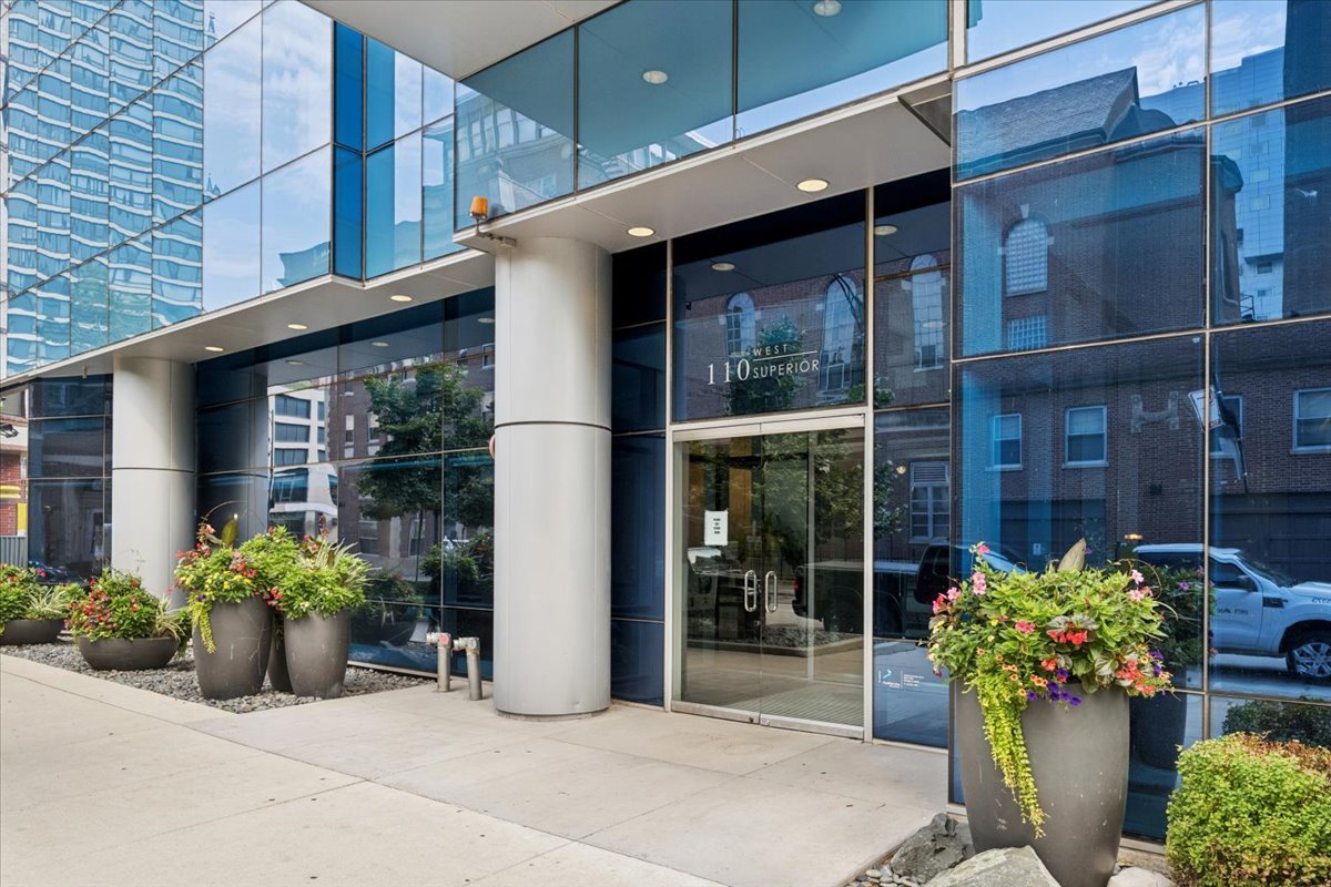 110 W Superior Street Unit: 1602