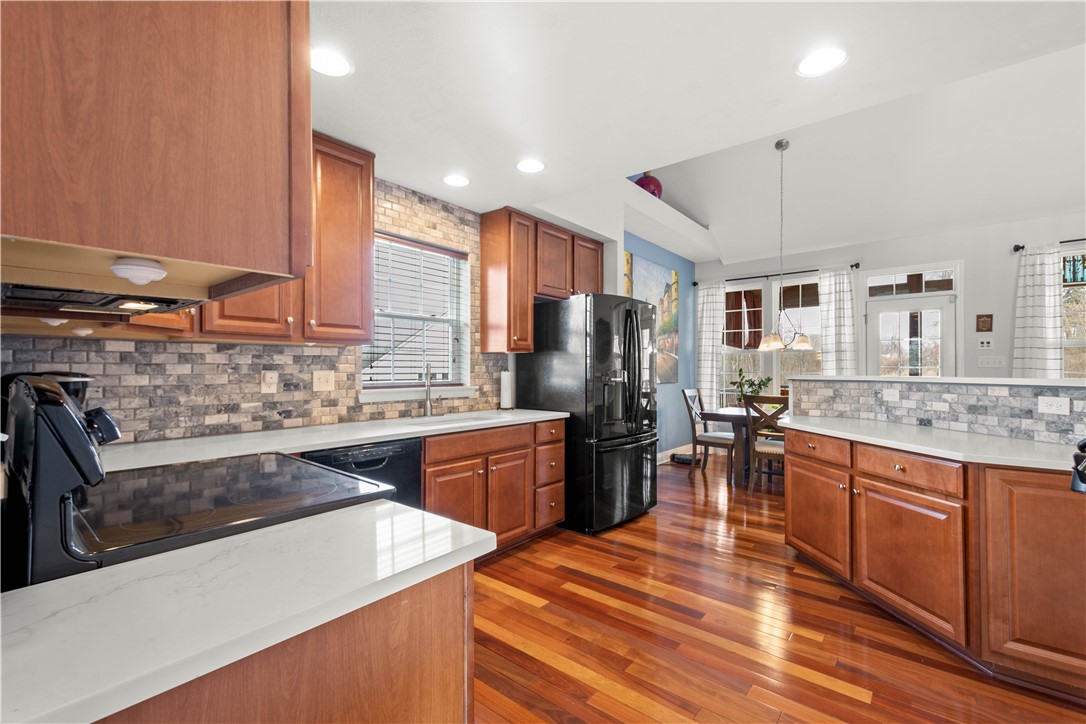 998 WINDANCE DR