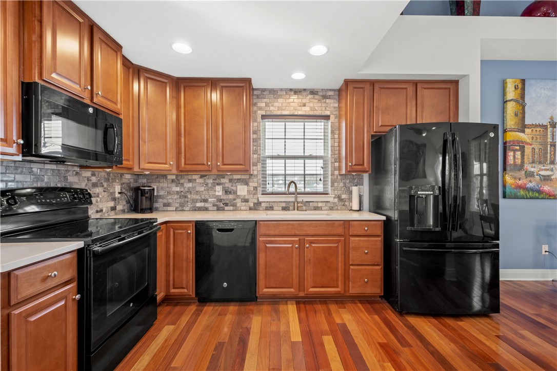 998 WINDANCE DR