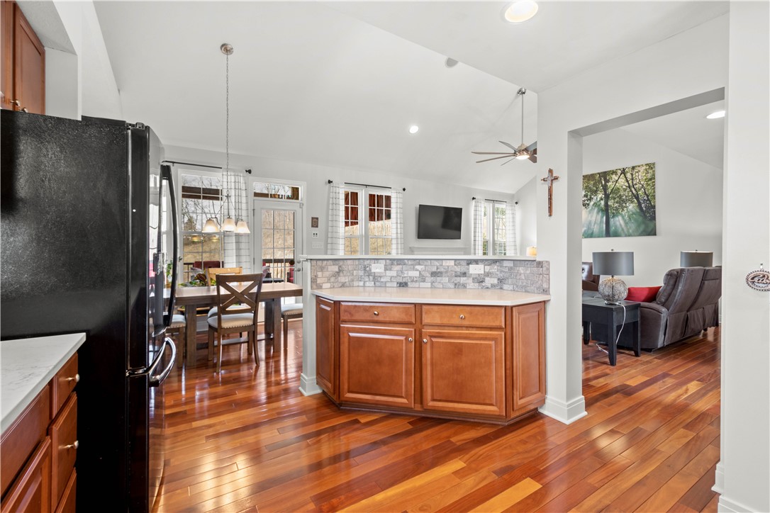 998 WINDANCE DR