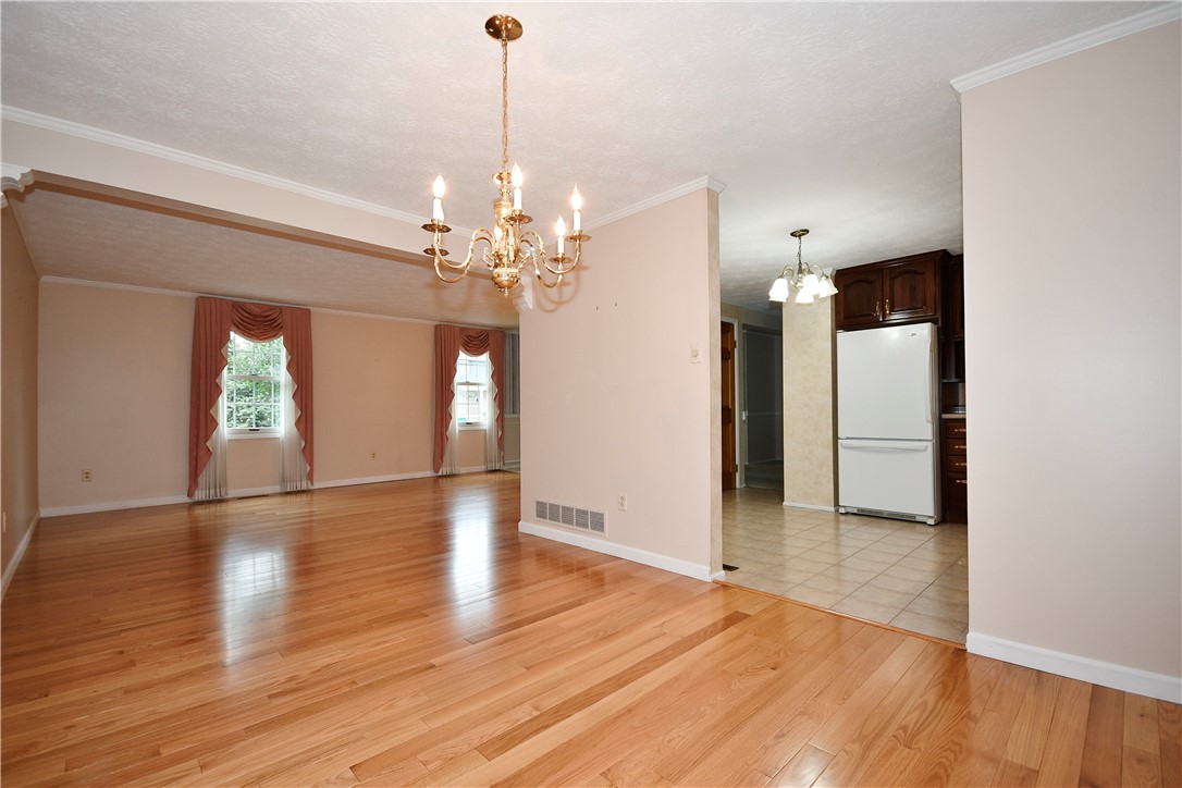 185 HAZELWOOD DR