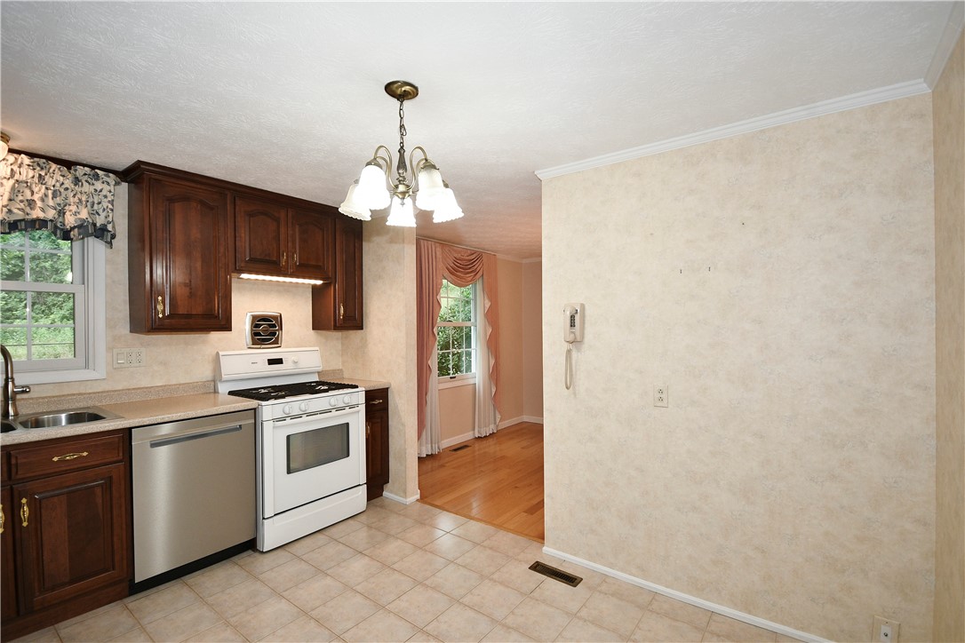 185 HAZELWOOD DR