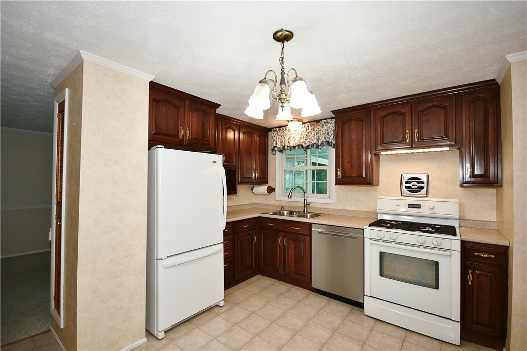 185 HAZELWOOD DR