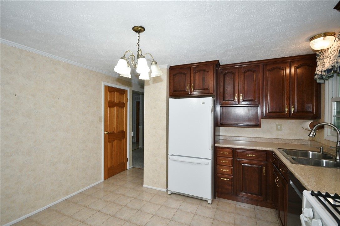 185 HAZELWOOD DR