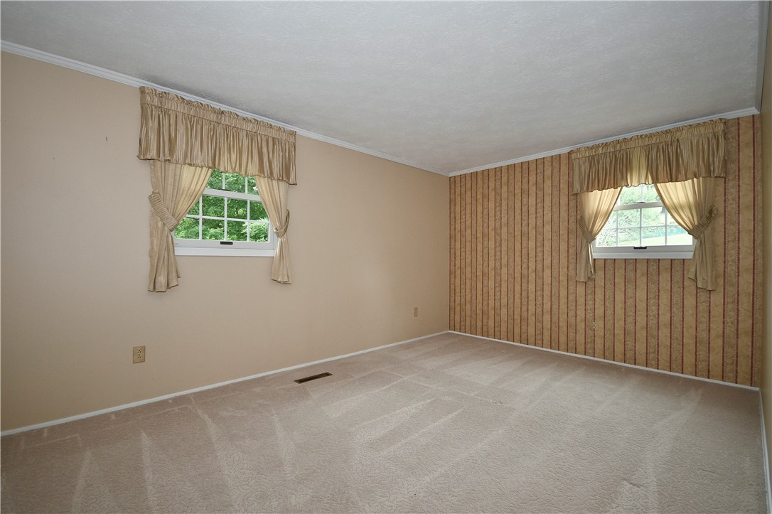185 HAZELWOOD DR