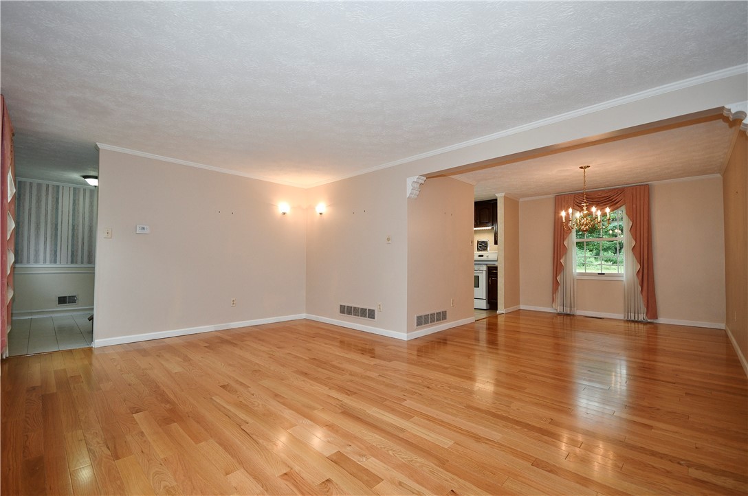 185 HAZELWOOD DR