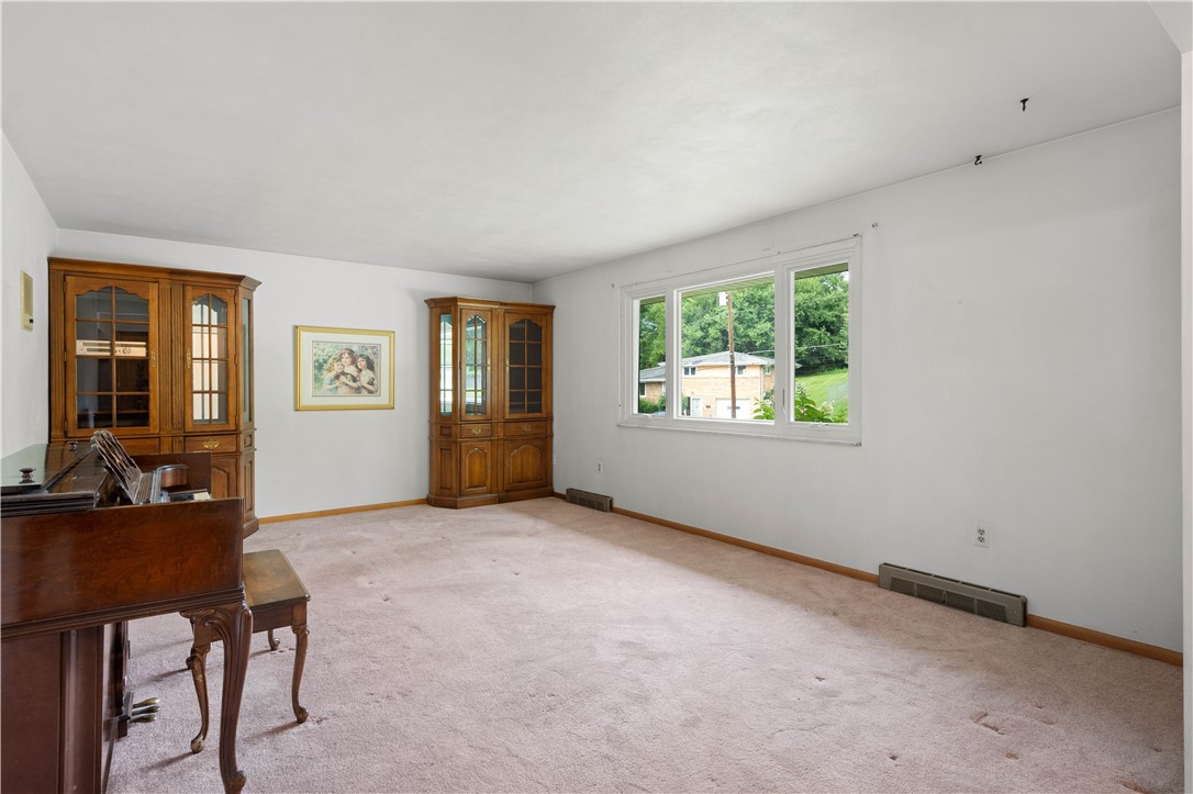 60 FAIRHILL DR