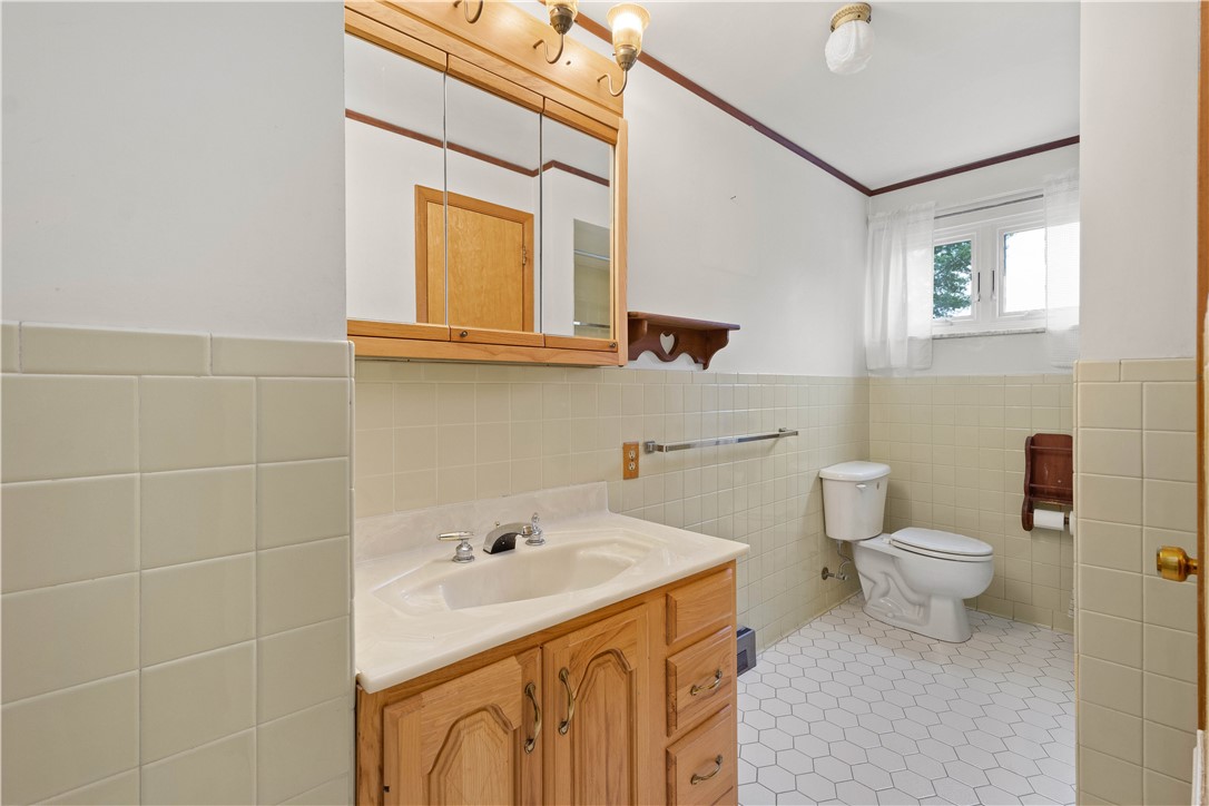 60 FAIRHILL DR
