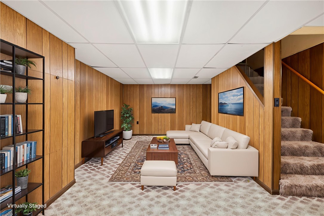 60 FAIRHILL DR
