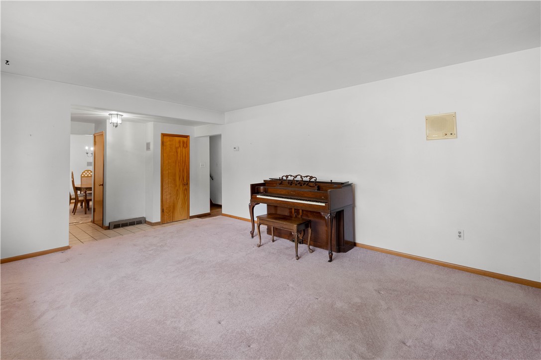 60 FAIRHILL DR