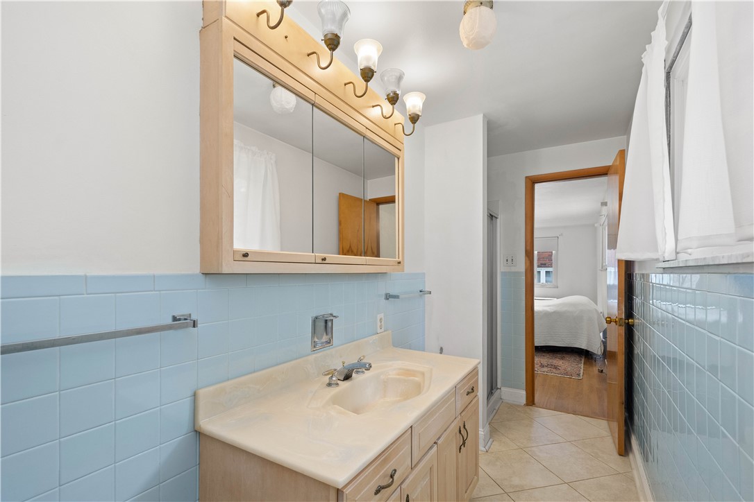 60 FAIRHILL DR