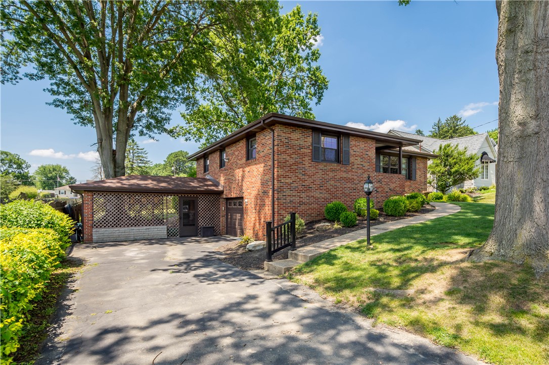 214 ROSS STR