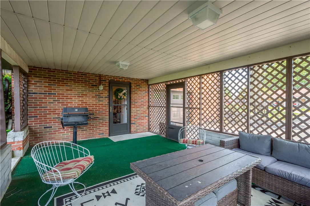 214 ROSS STR
