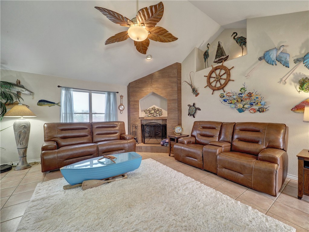 13925 Primavera Dr