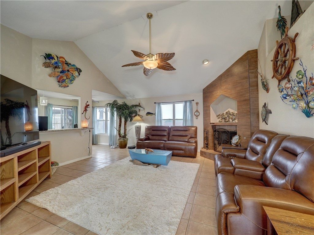 13925 Primavera Dr