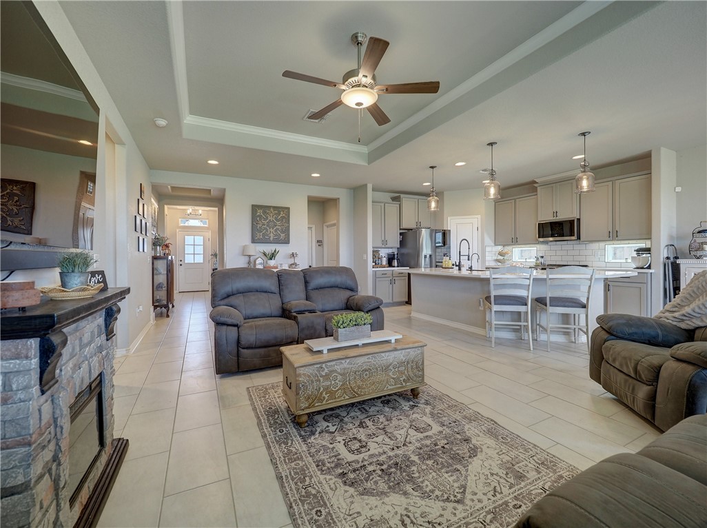 1725 Dr Ben Vela Dr