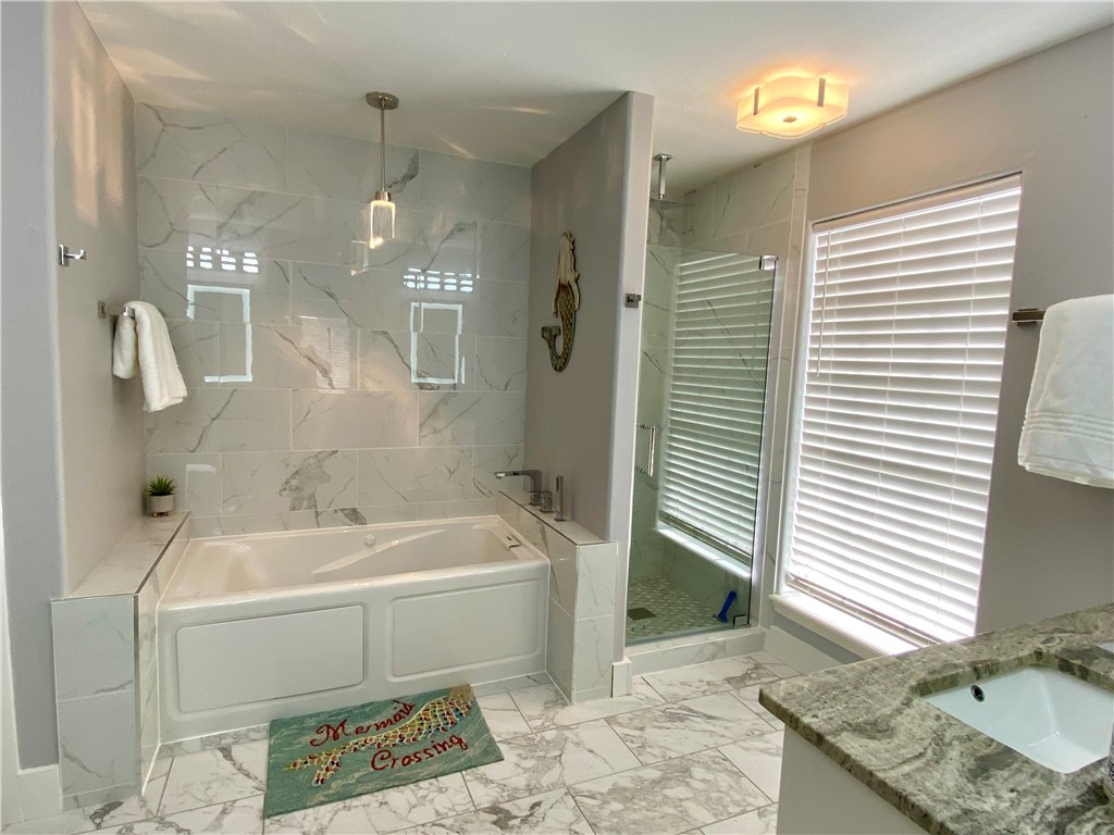 13846 Eaglesnest Bay Dr