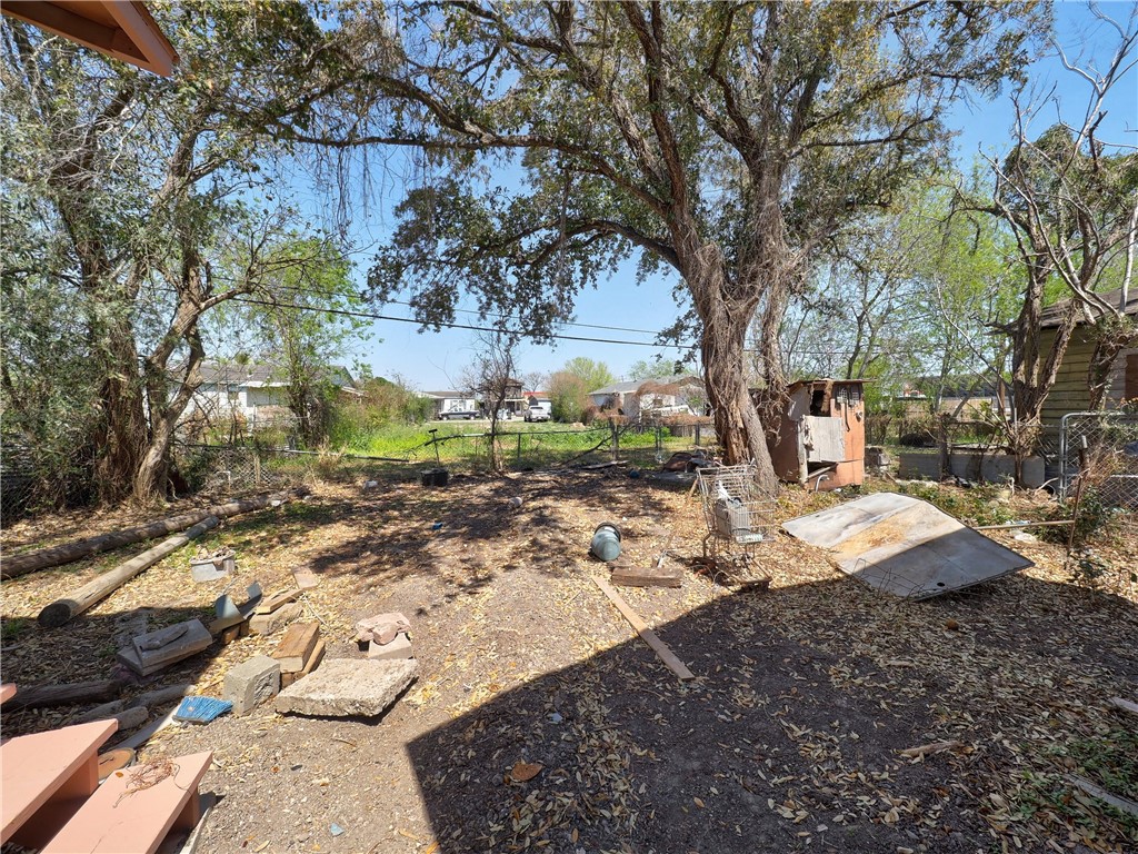 813 Martinez St