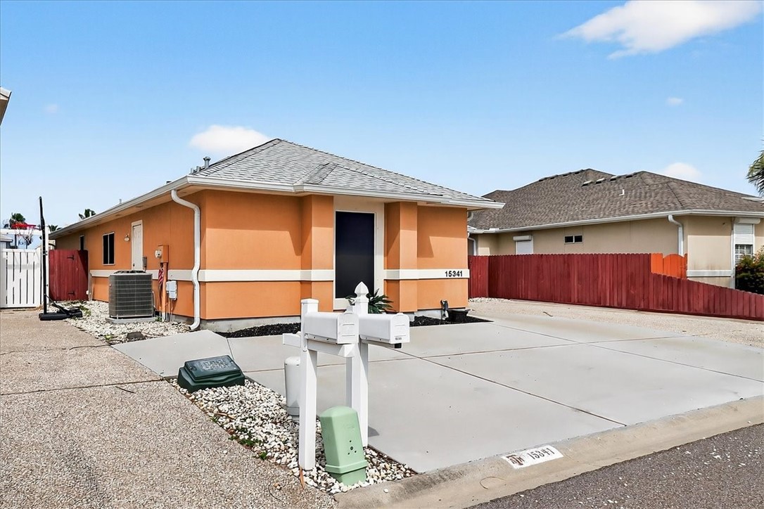 15341 Yardarm Ct