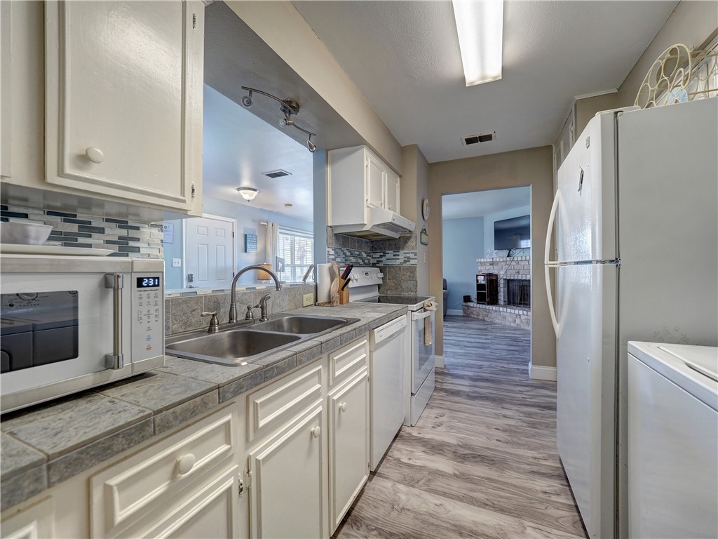 15225 Leeward Dr 8-A