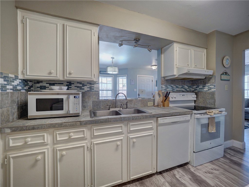 15225 Leeward Dr 8-A