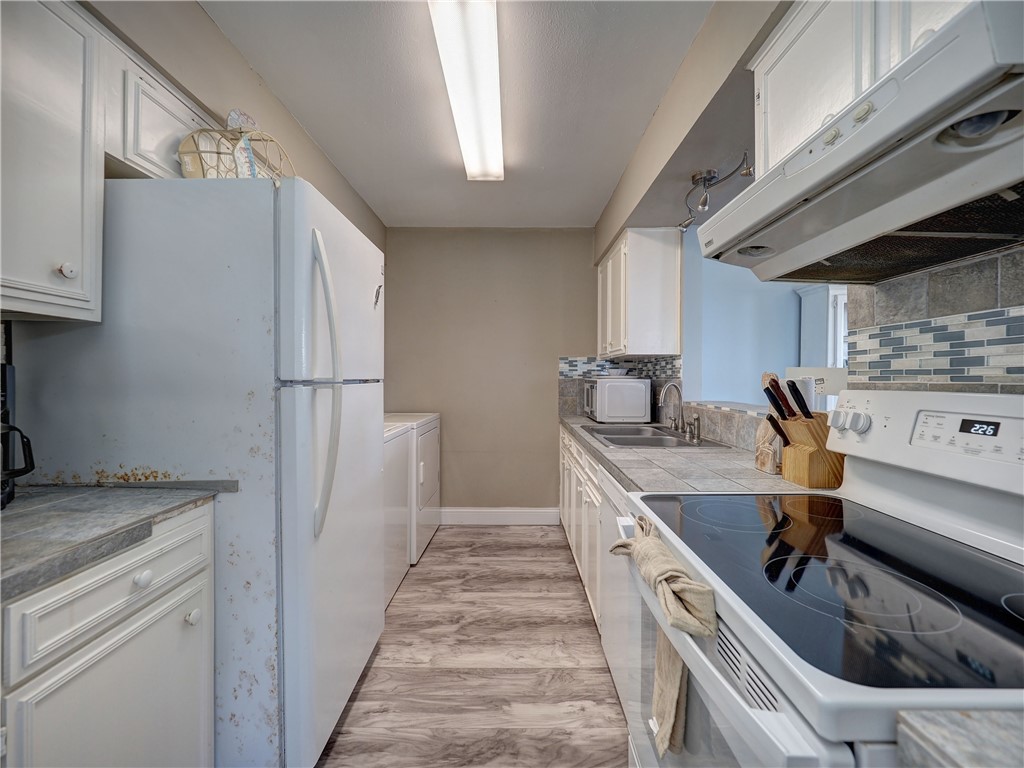 15225 Leeward Dr 8-A