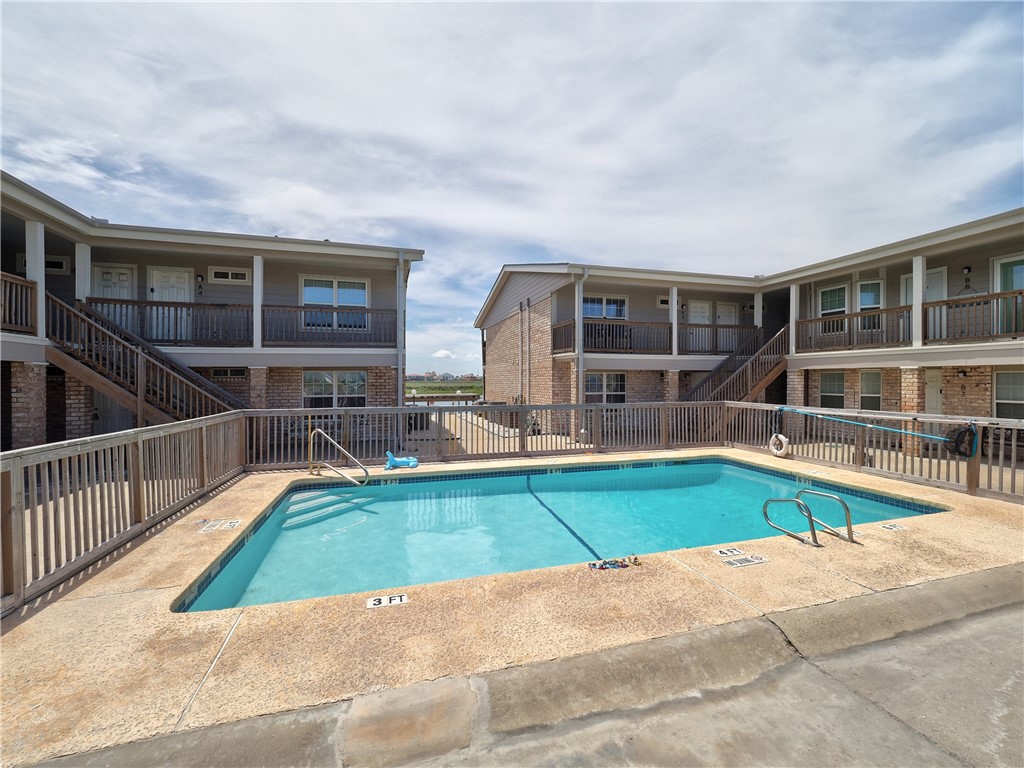 15225 Leeward Dr 8-A