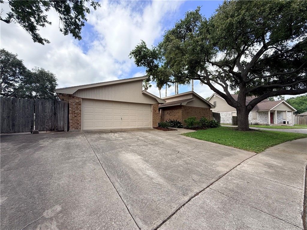 5921 Knotty Oaks