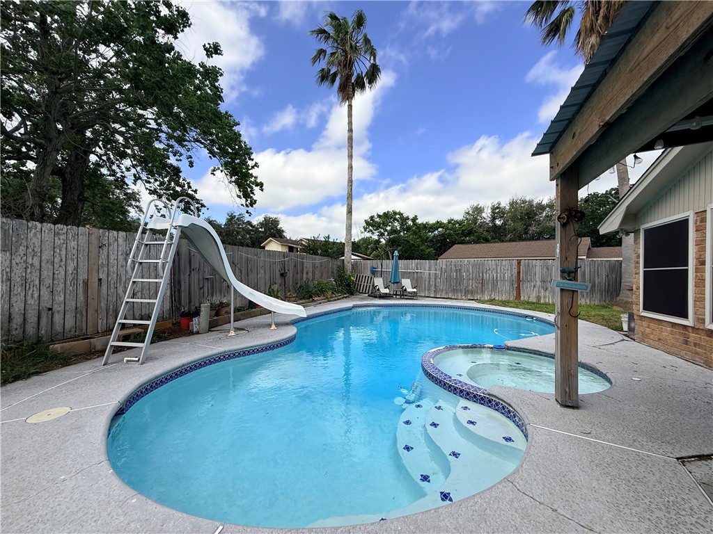 5921 Knotty Oaks