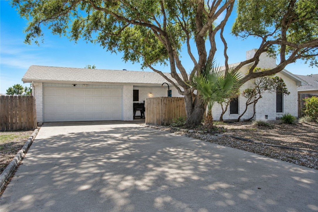 15730 Escapade St