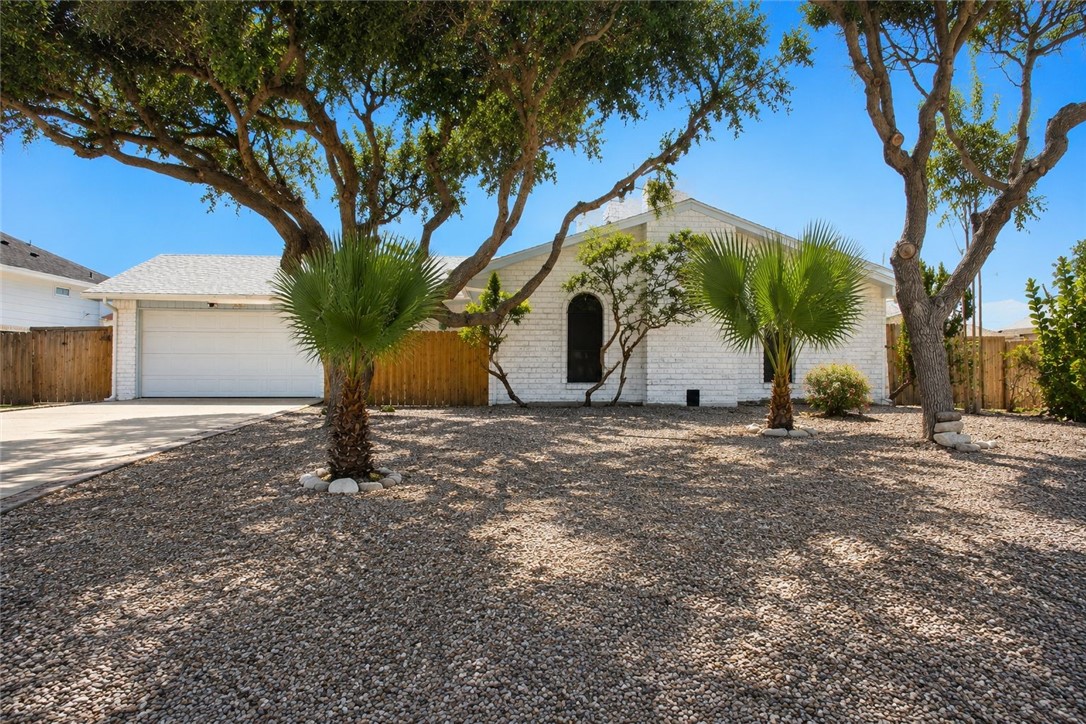 15730 Escapade St