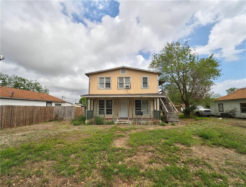 1106 E Huisache Ave