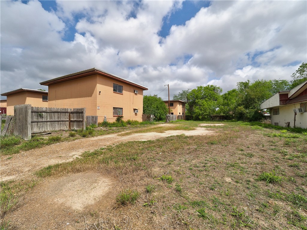 628 W Mesquite Ave