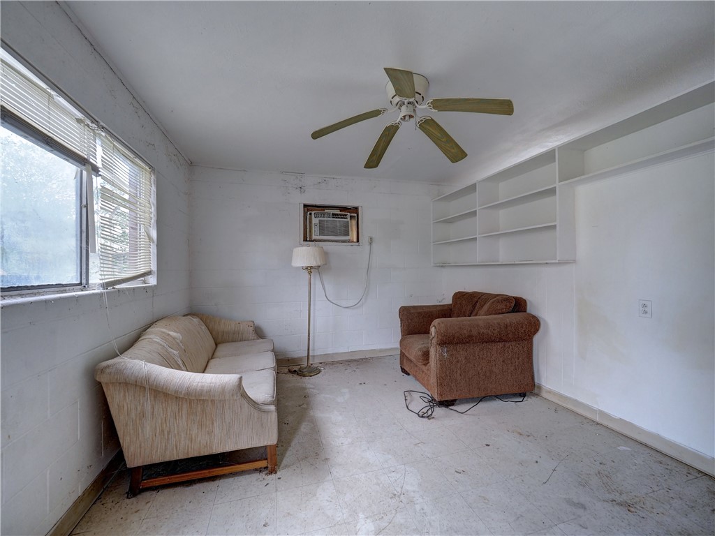 628 W Mesquite Ave
