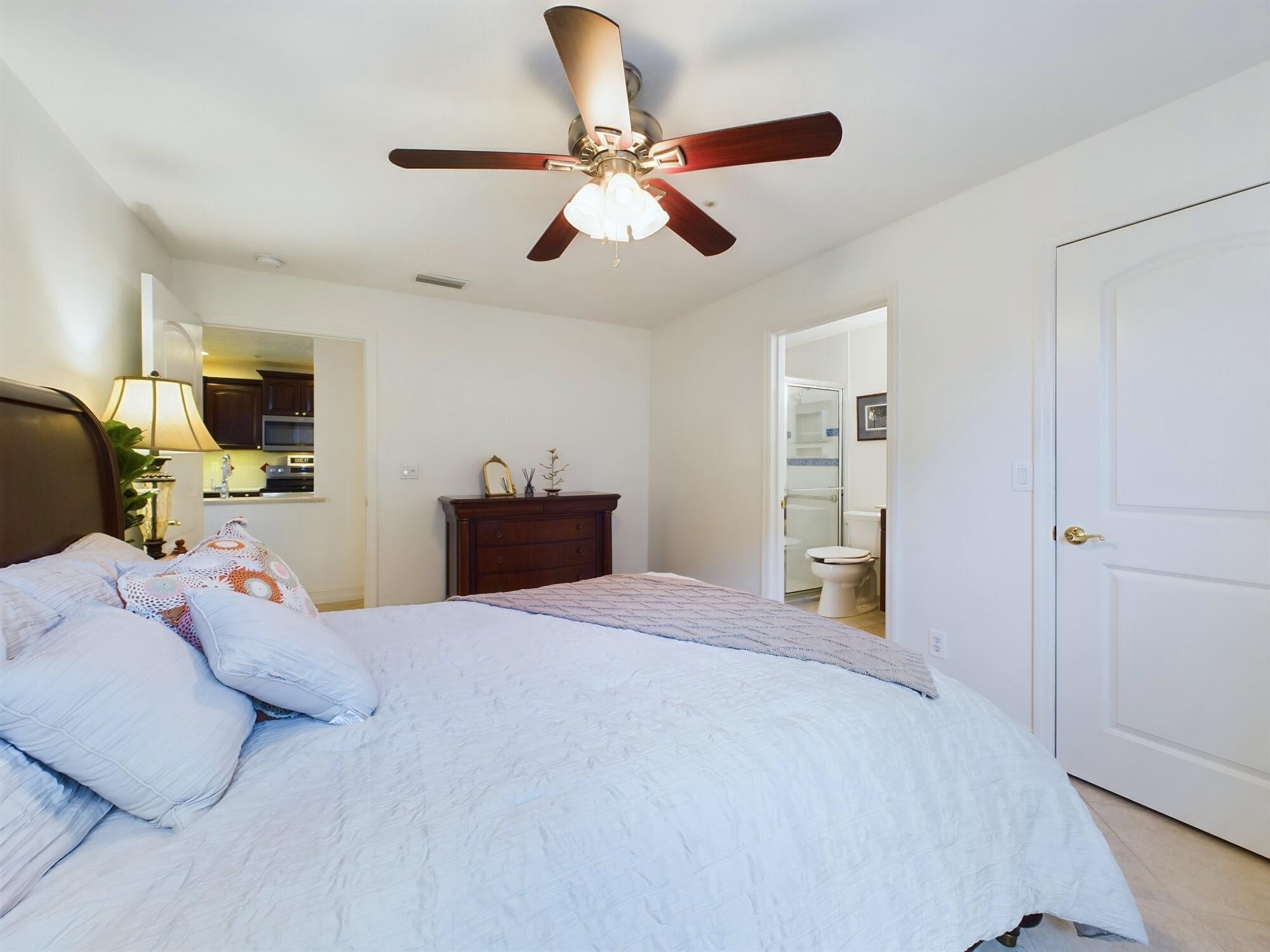 7667 N Wickham Road, 1308