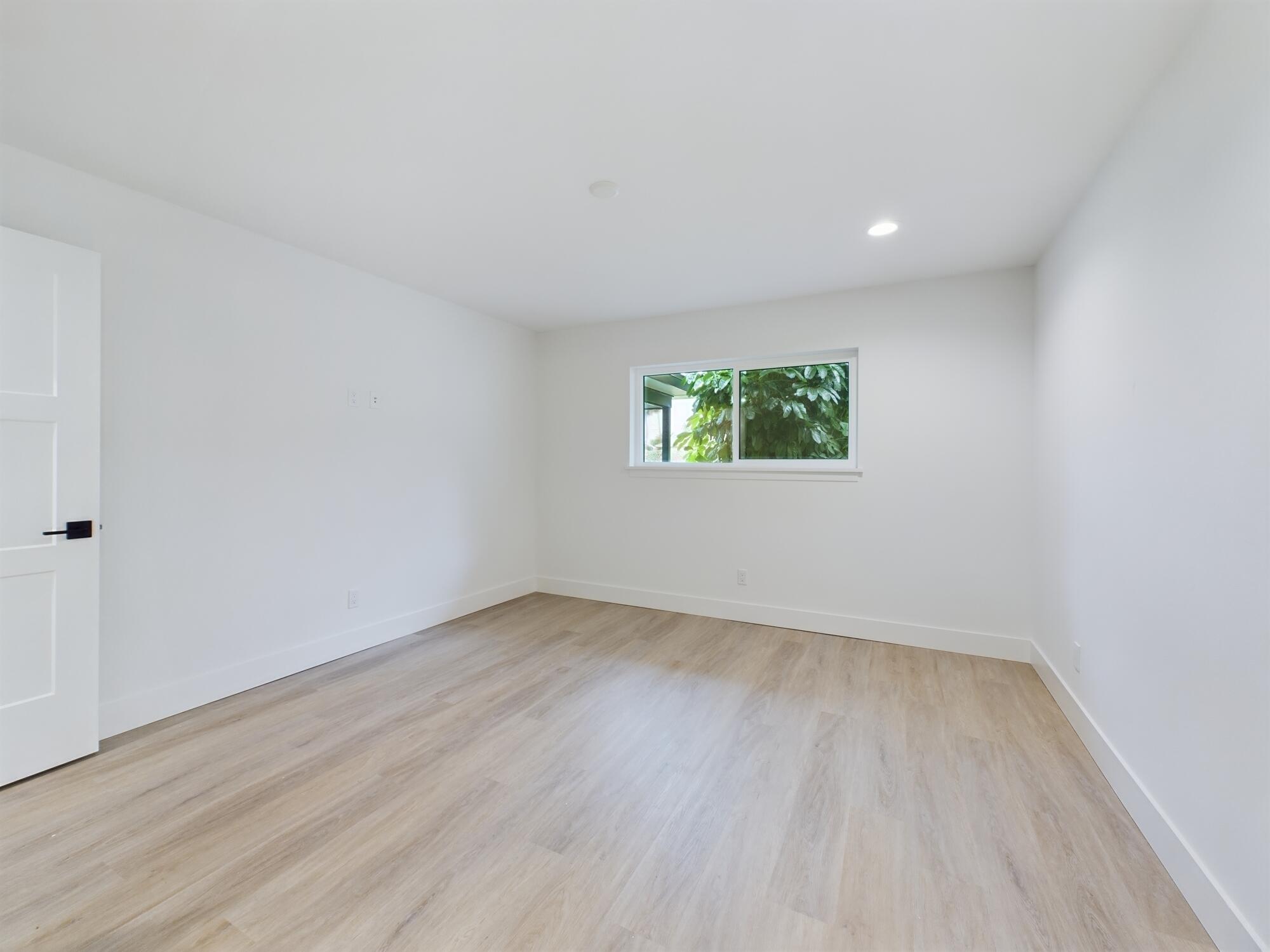 180 Seawind Drive 8