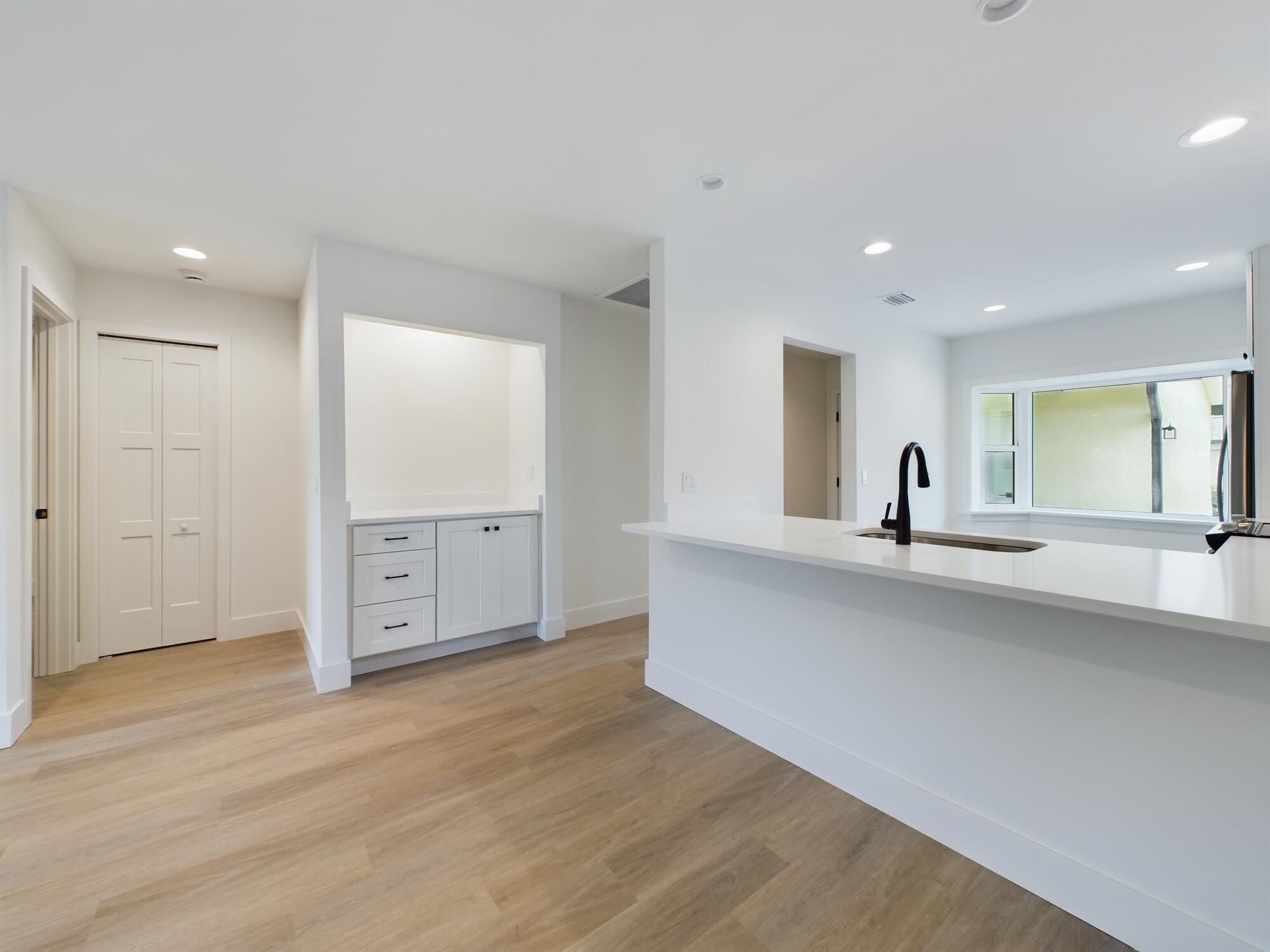 180 Seawind Drive 8