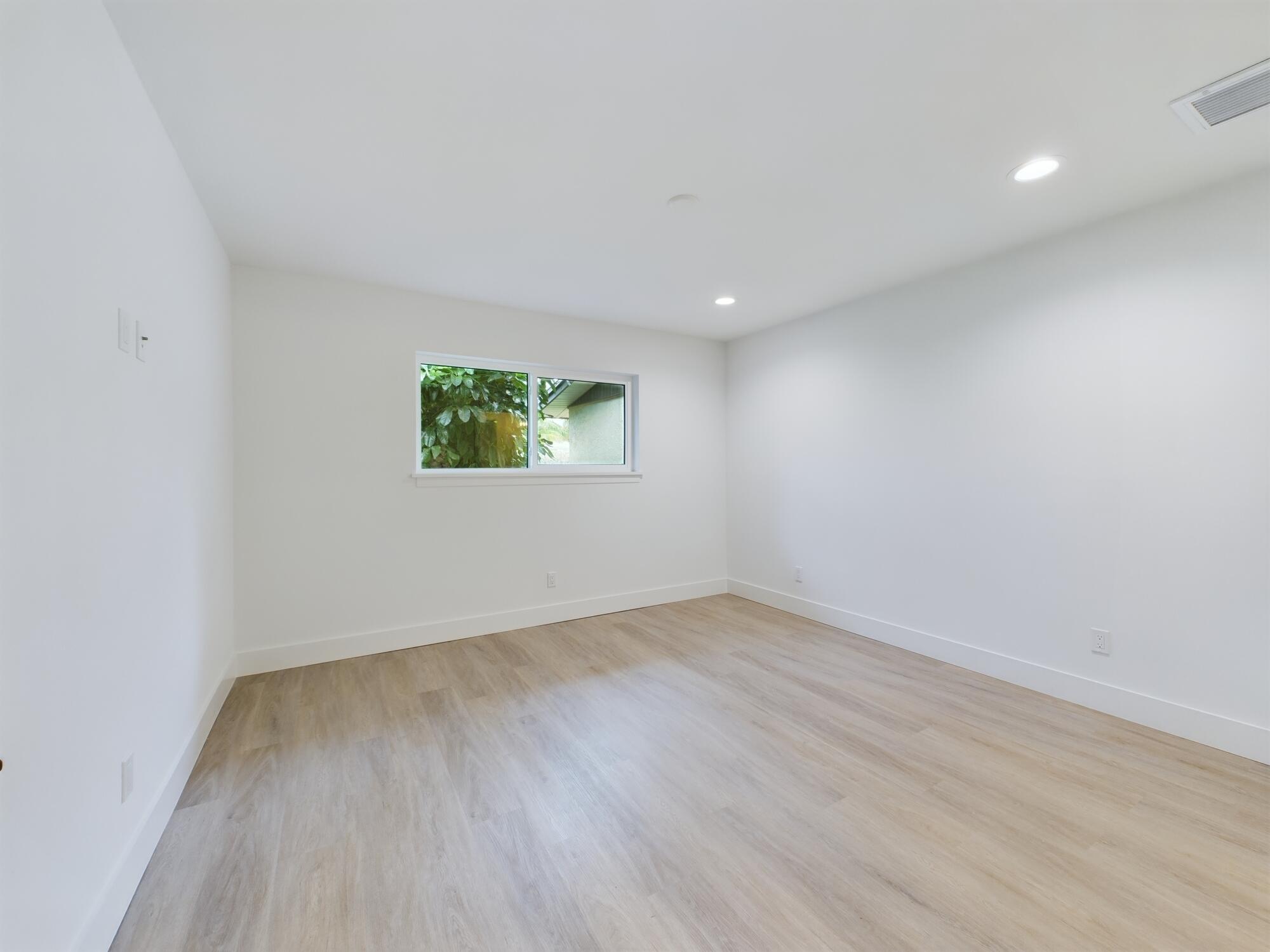 180 Seawind Drive 8