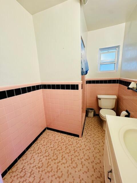 106 Sunrise Ave, A