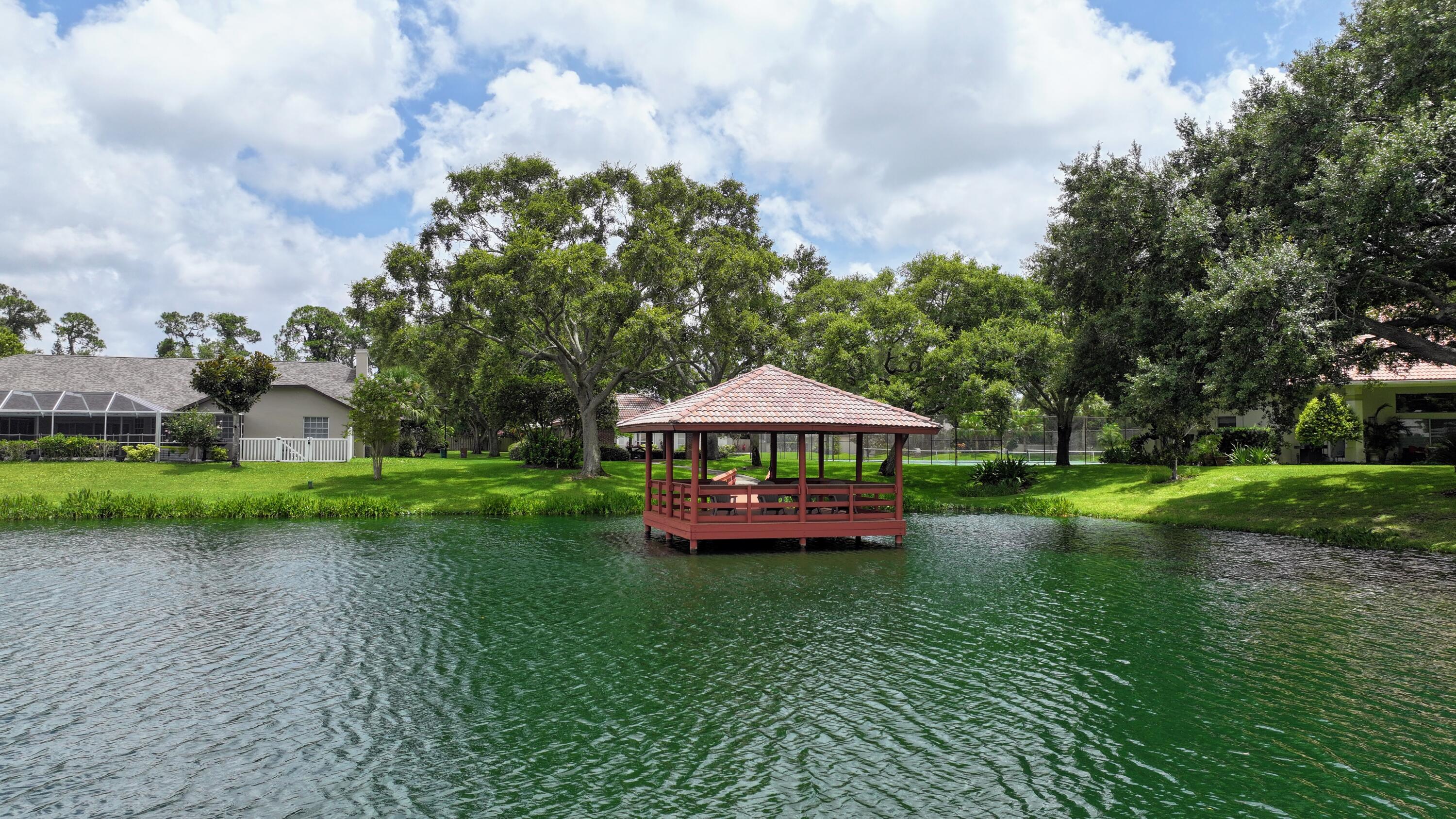 576 Lake Ashley Circle