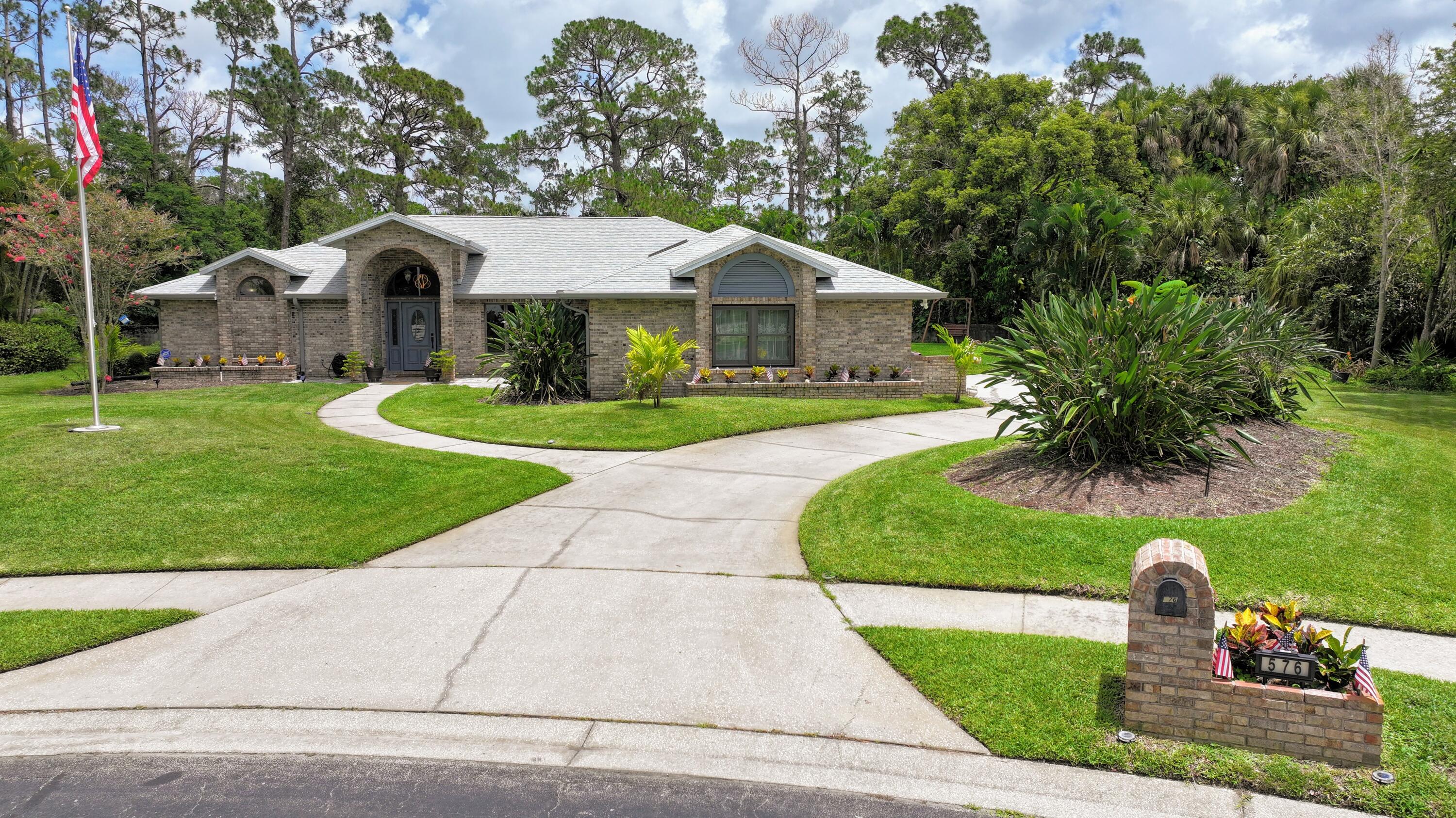 576 Lake Ashley Circle